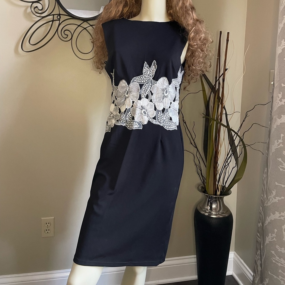 London Dress Company Size 6 Lace Applicate